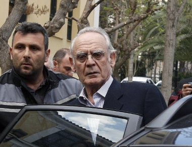 «Κεραυνοί» από Ά. Τσοχατζόπουλο: «Με τιμωρούν οι Αμερικανοί γιατί αγόρασα όπλα από την Ρωσία!» (φωτό, βίντεο)